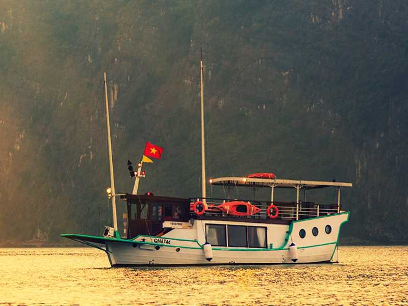 Lazalee Premium Private Cruise - 2 Days 1 Night on Boat